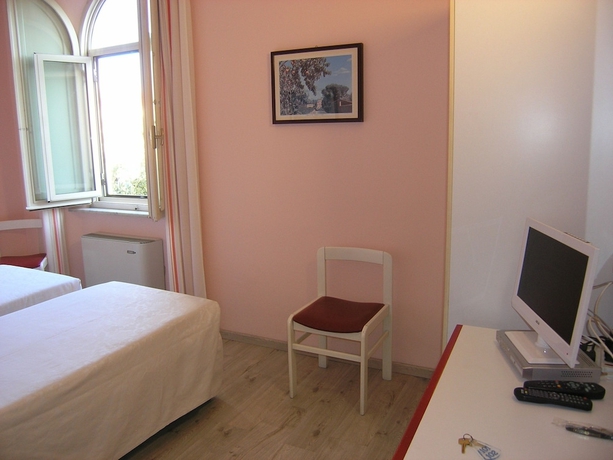Imagen de la habitación del Hotel Elba. Foto 12