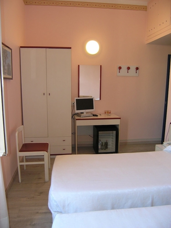 Imagen de la habitación del Hotel Elba. Foto 15