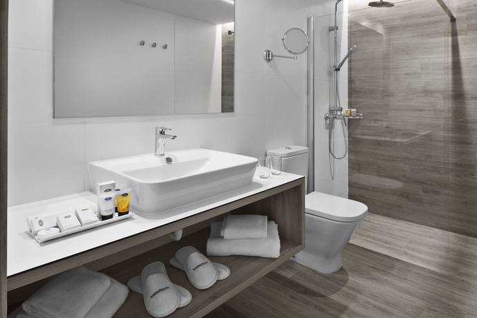 Imagen de la habitación del Hotel Elba Lanzarote Premium Suites. Foto 7