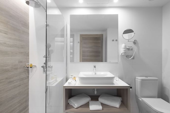 Imagen de la habitación del Hotel Elba Lanzarote Premium Suites. Foto 8