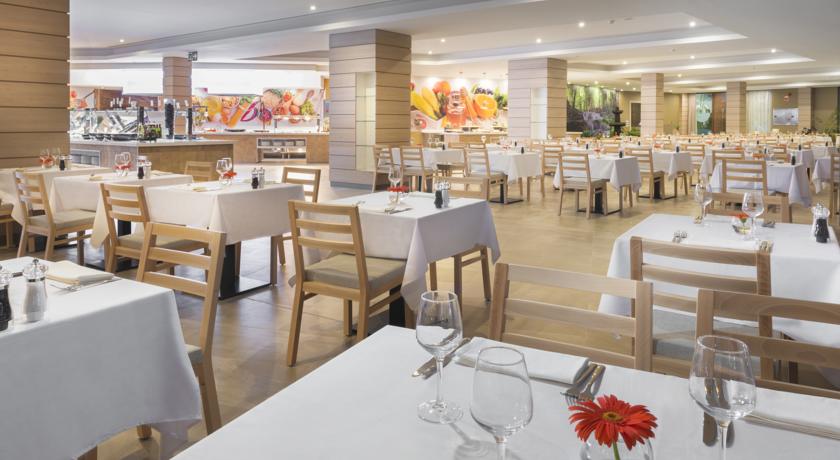 Imagen del bar/restaurante del Hotel Elba Lanzarote Royal Village Resort. Foto 3