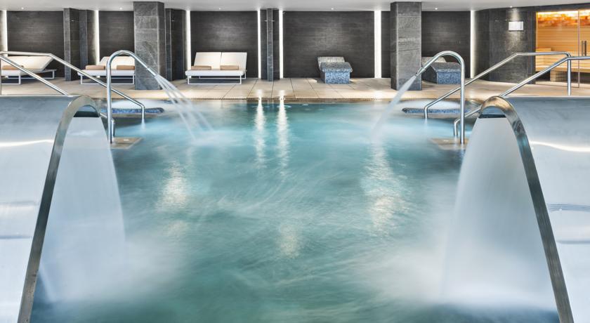 Imagen de la piscina del Hotel Elba Lanzarote Royal Village Resort. Foto 16