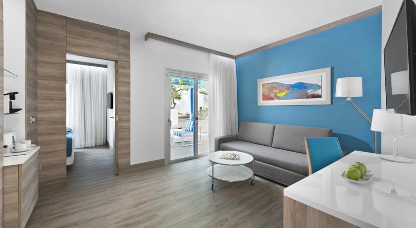 Imagen de la habitación del Hotel Elba Lanzarote Royal Village Resort. Foto 5