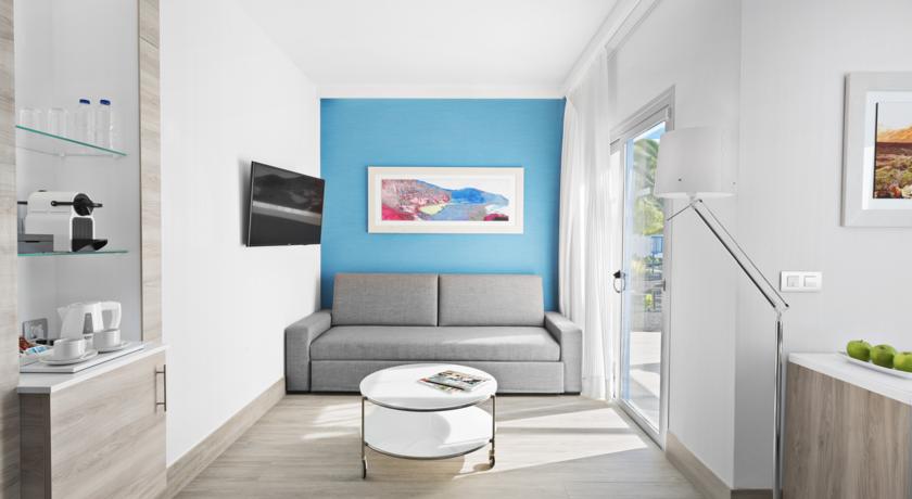 Imagen de la habitación del Hotel Elba Lanzarote Royal Village Resort. Foto 9