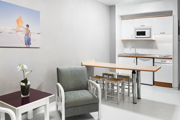 Imagen de la habitación del Hotel Elba Lucía Sport and Suite. Foto 9