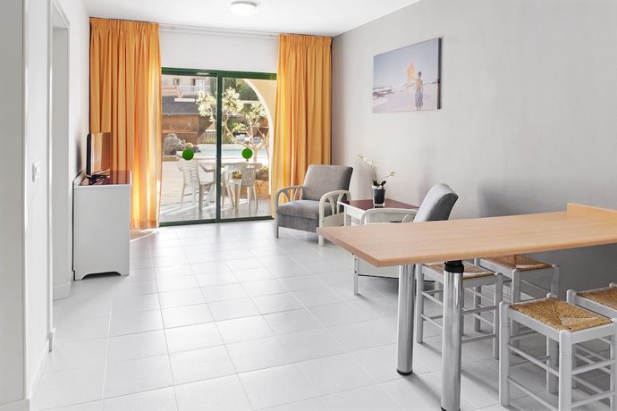 Imagen de la habitación del Hotel Elba Lucía Sport and Suite. Foto 15