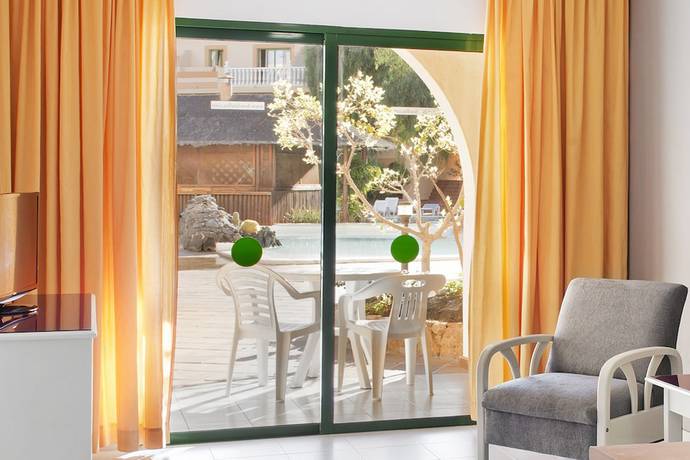 Imagen de la habitación del Hotel Elba Lucía Sport and Suite. Foto 16