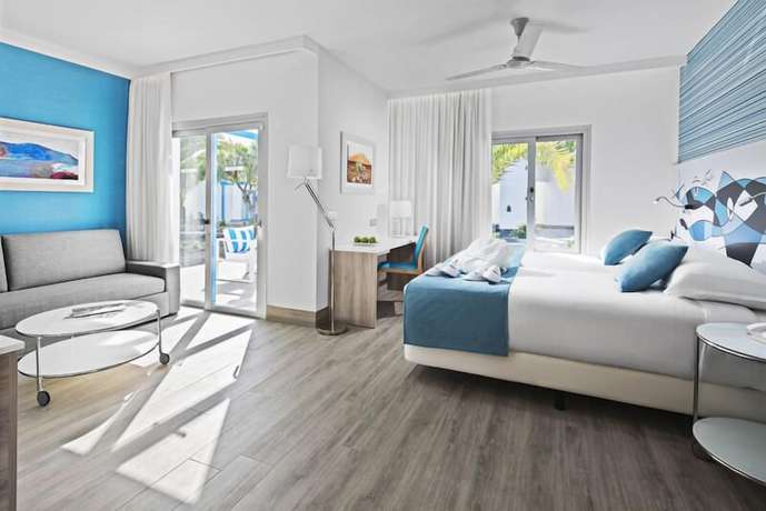 Imagen de la habitación del Hotel Elba Premium Suites. Foto 13