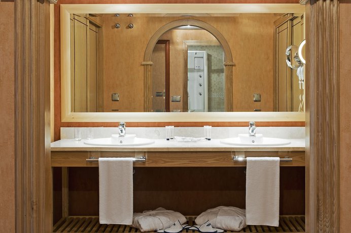 Imagen de la habitación del Hotel Elba Sara Beach and Golf Resort. Foto 9