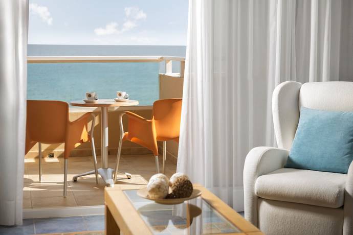 Imagen de la habitación del Hotel Elba Sara Beach and Golf Resort. Foto 14