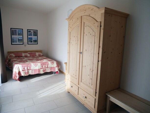 Imagen de la habitación del Hotel Elbele Garn&igrave;. Foto 8