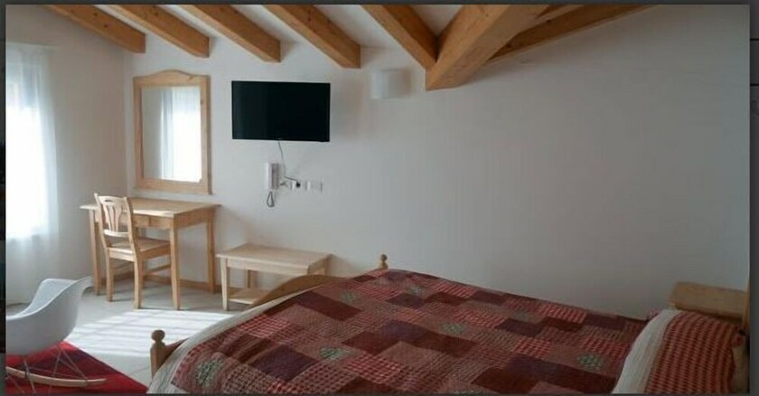 Imagen de la habitación del Hotel Elbele Garn&igrave;. Foto 12