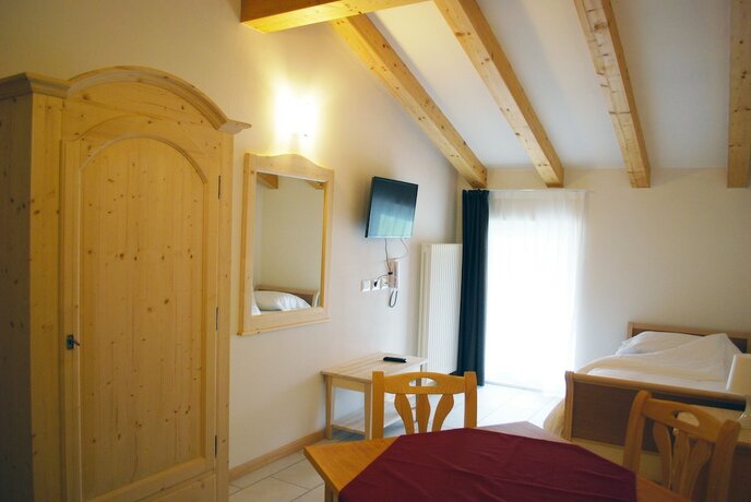 Imagen de la habitación del Hotel Elbele Garn&igrave;. Foto 14