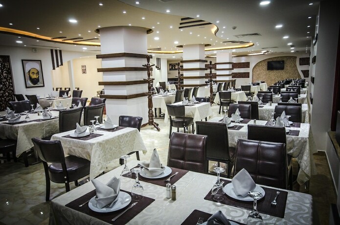 Imagen del bar/restaurante del Hotel Elbey Constantine. Foto 8