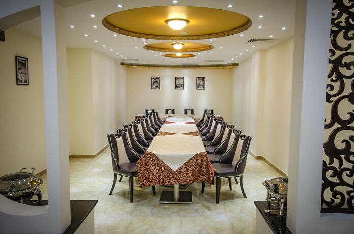 Imagen del bar/restaurante del Hotel Elbey Constantine. Foto 9