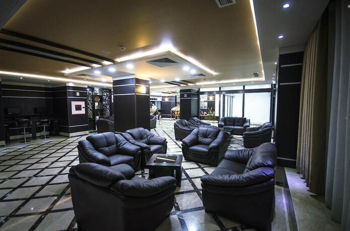 Imagen del bar/restaurante del Hotel Elbey Constantine. Foto 10