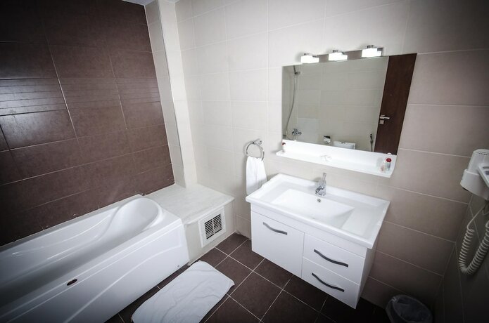 Imagen general del Hotel Elbey Constantine. Foto 1