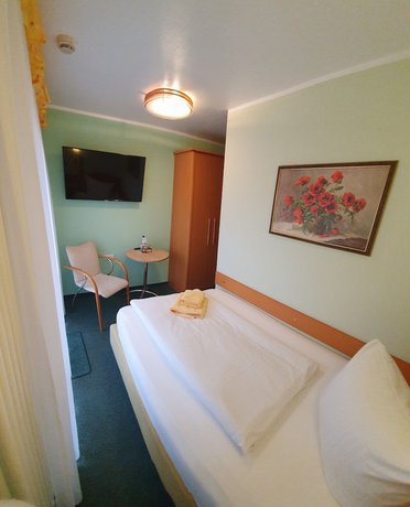 Imagen de la habitación del Hotel Elbpromenade. Foto 4