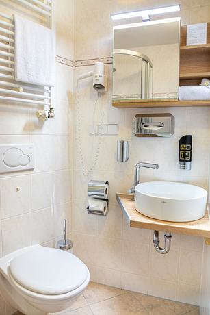 Imagen de la habitación del Hotel Elbpromenade. Foto 14