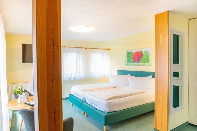 Imagen de la habitación del Hotel Elbpromenade. Foto 16