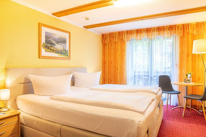 Imagen de la habitación del Hotel Elbpromenade. Foto 18