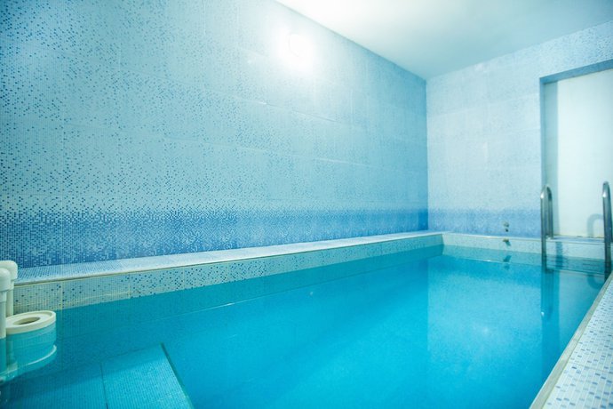 Imagen de la piscina del Hotel Elbrus HiLoft Hostel. Foto 16