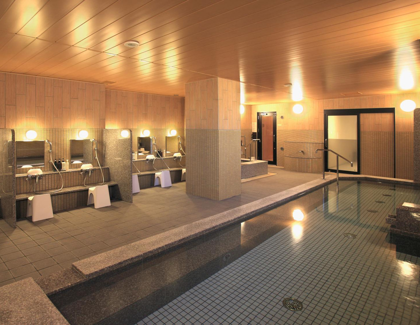 Imagen de la piscina del Hotel Elcient Kyoto Hachijoguchi. Foto 80