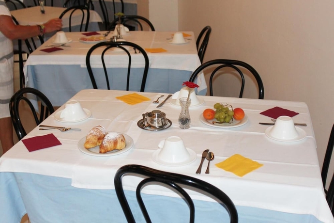 Imagen del bar/restaurante del Hotel Elde. Foto 4