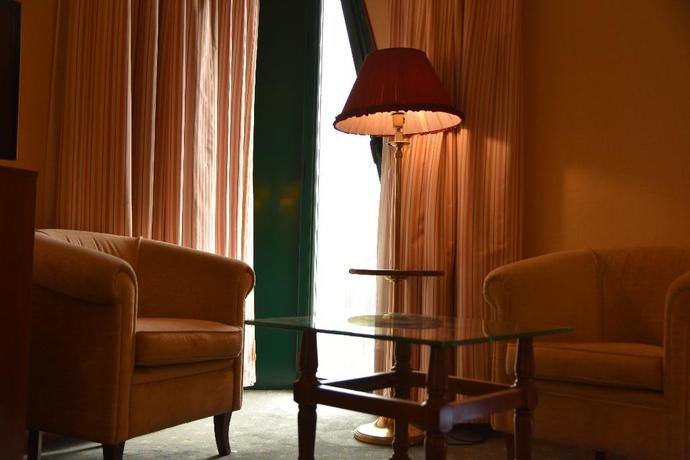 Imagen de la habitación del Hotel Ele Puente Romano. Foto 9