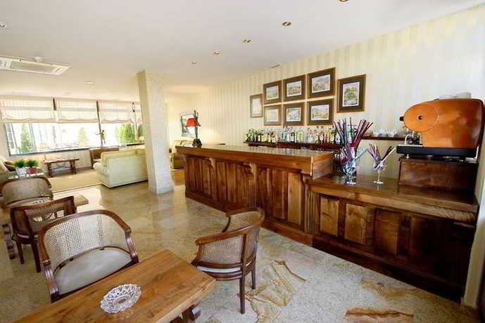 Imagen del bar/restaurante del Hotel Ele Puente Romano. Foto 6