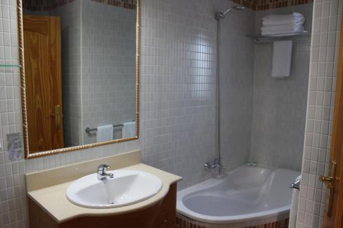 Imagen de la habitación del Hotel Ele Santa Bárbara. Foto 6