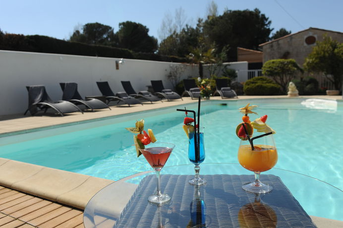 Imagen de los interiores del Hotel El&eacute;gance Suites - &Icirc;le De R&eacute;. Foto 11