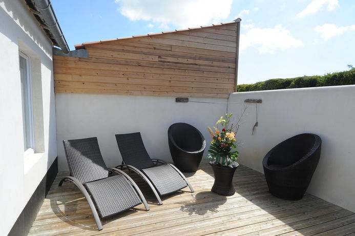 Imagen de la piscina del Hotel El&eacute;gance Suites - &Icirc;le De R&eacute;. Foto 15