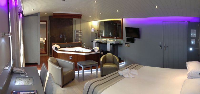 Imagen de los interiores del Hotel El&eacute;gance Suites - &Icirc;le De R&eacute;. Foto 12