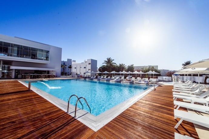Imagen de la piscina del Hotel Eleana, Ayia Napa. Foto 18