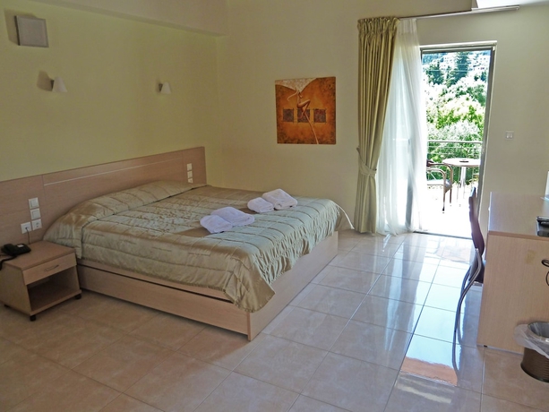 Imagen de la habitación del Hotel Eleana, Léucade. Foto 18