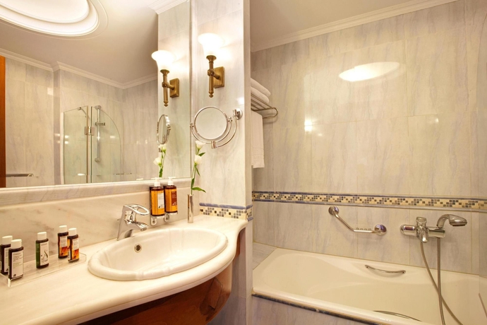 Imagen de la habitación del Hotel Electra Palace Athens. Foto 5