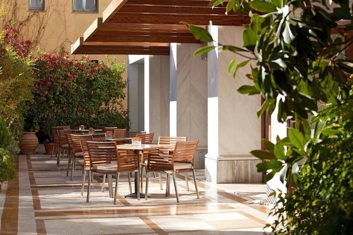 Imagen del bar/restaurante del Hotel Electra Palace Athens. Foto 3