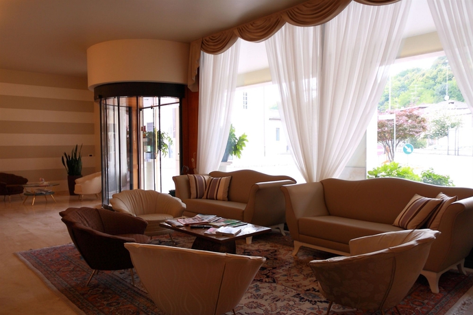 Imagen de los interiores del Hotel Elefante. Foto 10