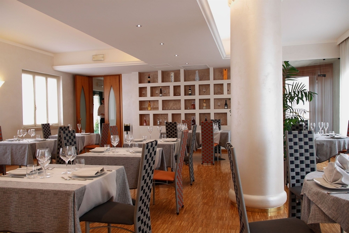 Imagen del bar/restaurante del Hotel Elefante. Foto 3