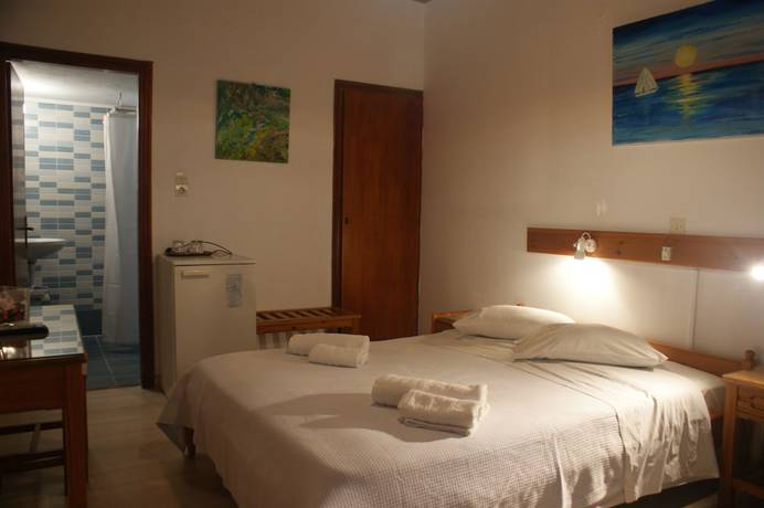 Imagen de la habitación del Hotel Eleftheria, Paros Ciudad. Foto 18