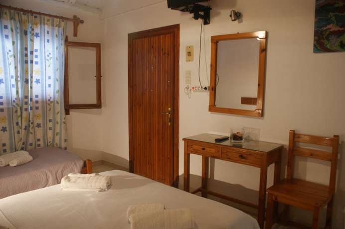 Imagen de la habitación del Hotel Eleftheria, Paros Ciudad. Foto 20