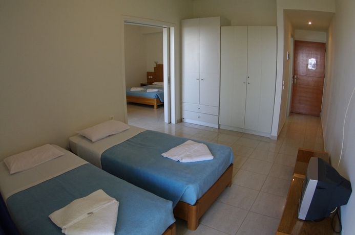 Imagen de la habitación del Hotel Eleftheria, Stalos. Foto 6
