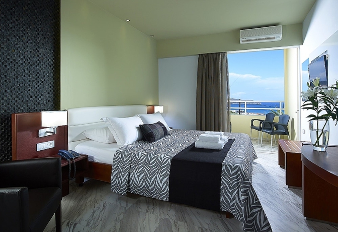 Imagen de la habitación del Hotel Eleftheria, Stalos. Foto 8
