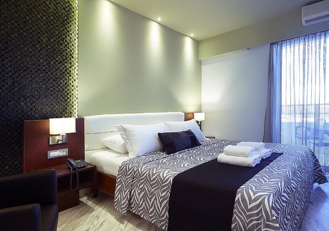 Imagen de la habitación del Hotel Eleftheria, Stalos. Foto 11