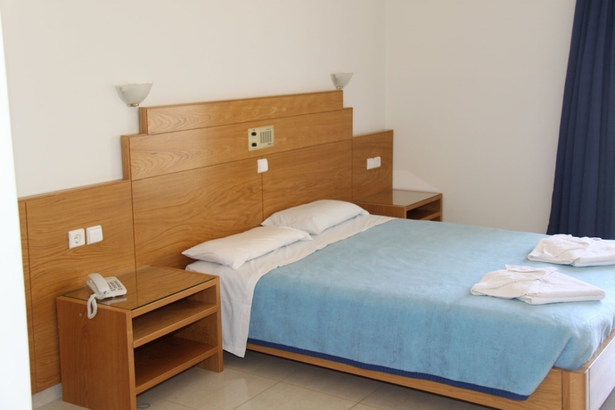 Imagen de la habitación del Hotel Eleftheria, Stalos. Foto 12