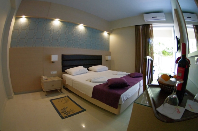 Imagen de la habitación del Hotel Eleftheria, Stalos. Foto 13