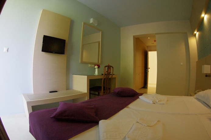 Imagen de la habitación del Hotel Eleftheria, Stalos. Foto 15