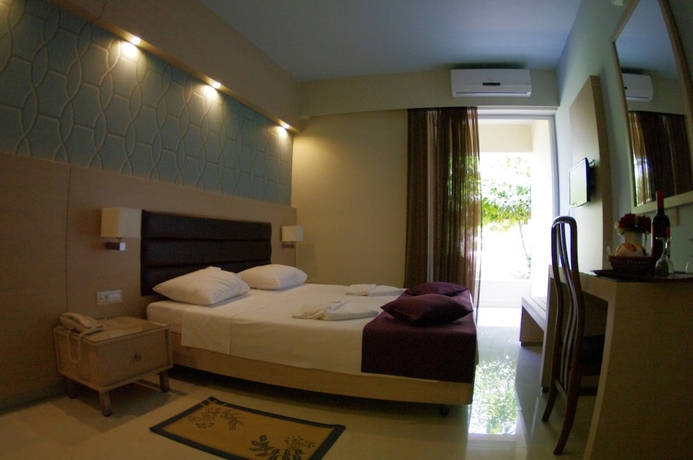 Imagen de la habitación del Hotel Eleftheria, Stalos. Foto 16