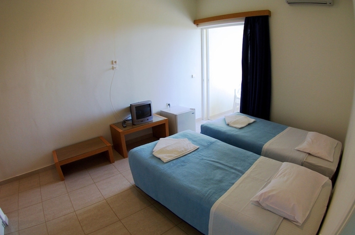 Imagen de la habitación del Hotel Eleftheria, Stalos. Foto 17